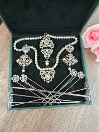 Aderezo de fallera a estrenar plata