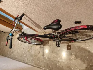 Bicicletta da passeggio rosa per bambina