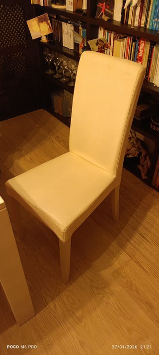 4 Sillas blancas para mesa de comedor.