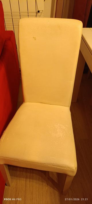 4 Sillas blancas para mesa de comedor.