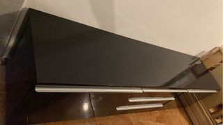 Mueble TV salón negro y plata