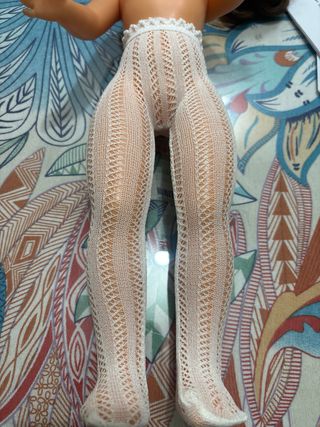 Medias de encaje beige para Nancy