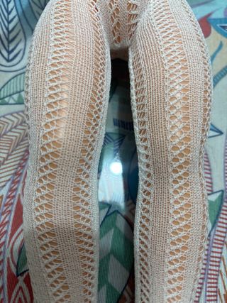 Medias de encaje beige para Nancy