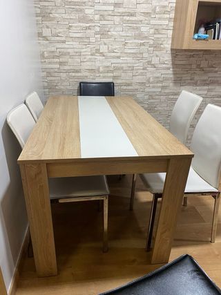 mesa comedor moderna + 5 sillas en muy buen estado