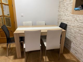 mesa comedor moderna + 5 sillas en muy buen estado