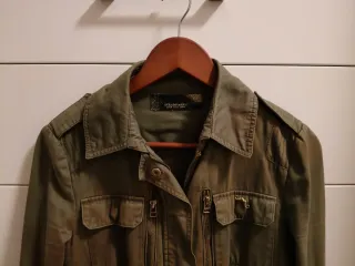 Cazadora verde militar