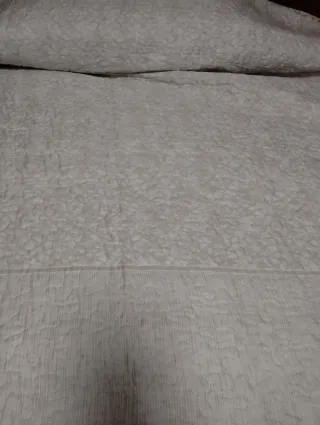 Edredón reversible beige y blanco