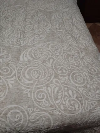 Edredón reversible beige y blanco