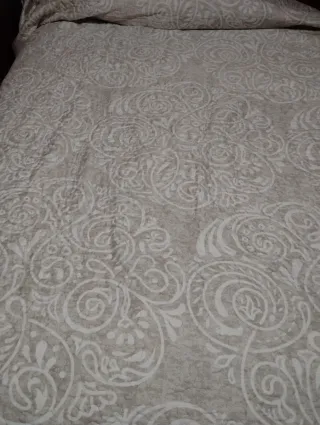 Edredón reversible beige y blanco