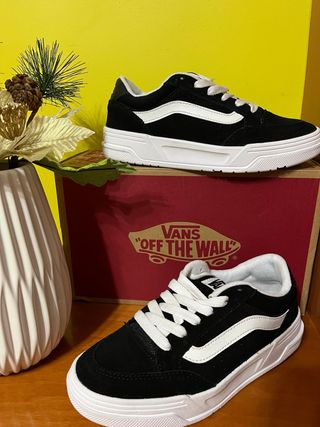 Zapatillas Vans Negras y Blancas
