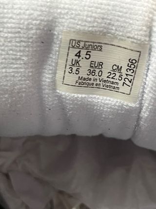 Zapatillas Vans Negras y Blancas