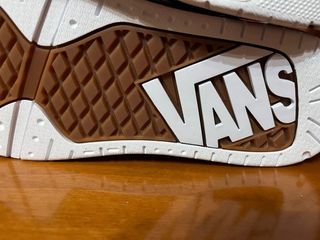 Zapatillas Vans Negras y Blancas