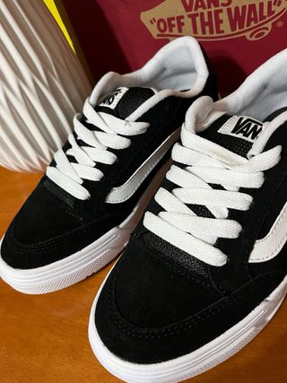 Zapatillas Vans Negras y Blancas