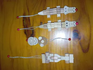 Figuras de madera articuladas Kinder años 90