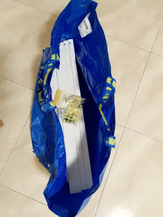 Mesa Ikea Vangsta y 3 sillas Ikea Janinge