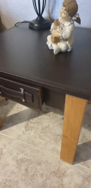 Mueble auxiliar cajonera madera y cuero