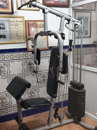 Máquina de gimnasio multifunción