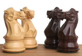 Piezas de ajedrez de lujo de madera