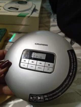 Lettore CD portatile Grundig funzionante