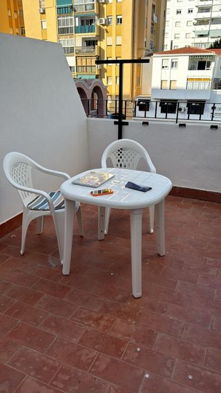 Mesa y 2 sillas de terraza