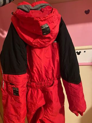 Mono de Nieve Rojo y Negro