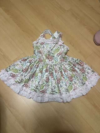 Vestido floral con volantes
