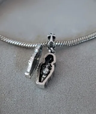 Charm sarcófago momia