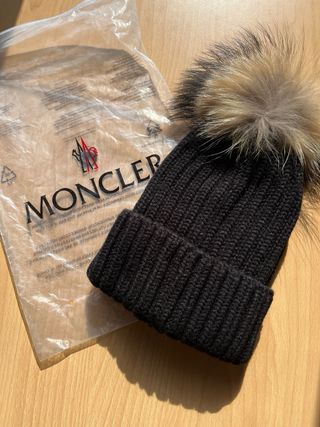 Moncler cappello con pon pon Berretto Cappellino