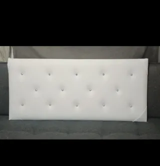 Cabecero polipiel blanco con botones 135*60