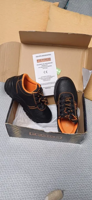 Zapatos de seguridad Ferko T.36 negros y naranjas