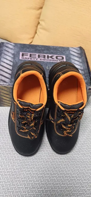 Zapatos de seguridad Ferko T.36 negros y naranjas