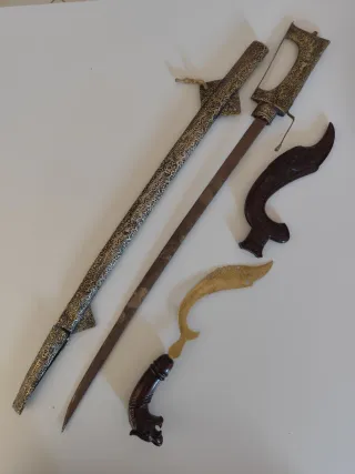 Lotto 2 Oggetti Etnici Decorati