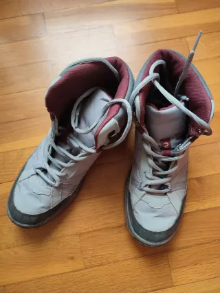 Botas montaña Quechua Talla 39