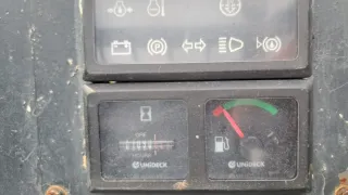 Carretilla elevadora naranja