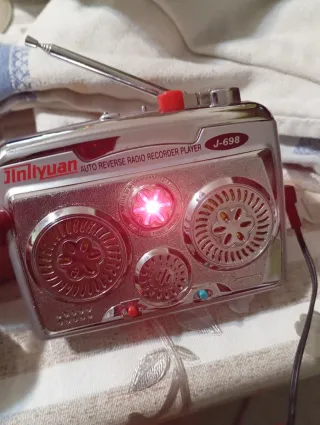 Radiocassetta J-698 funzionante