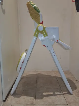 Trona para bebé Piku Le falta las correas