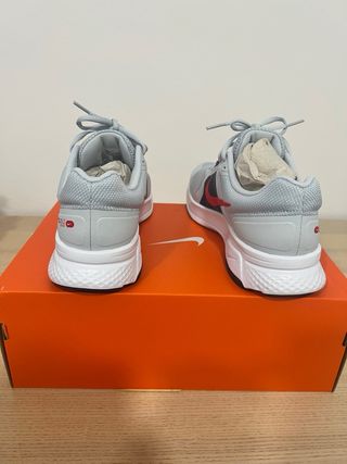 Nike Run Swift 2 Talla 42 Gris/Rojo