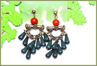 Pendientes vintage color oro con verde y rojo