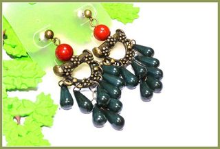 Pendientes vintage color oro con verde y rojo