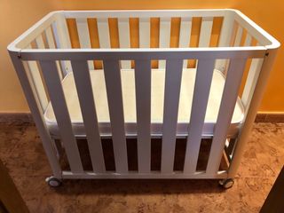 Minicuna blanca DOCO con ruedas