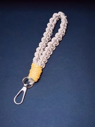 Llavero artesanal trenzado. Hago encargos