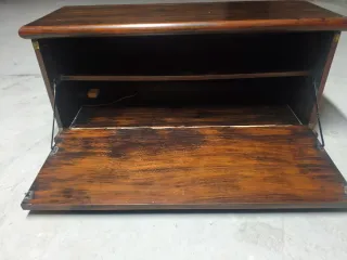 Baúl zapatero de madera y metal