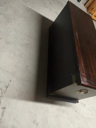 Baúl zapatero de madera y metal