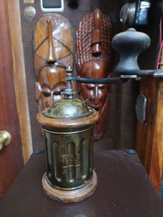 Molinillo de café antiguo