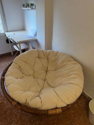 Sillón ratán con cogin redondo