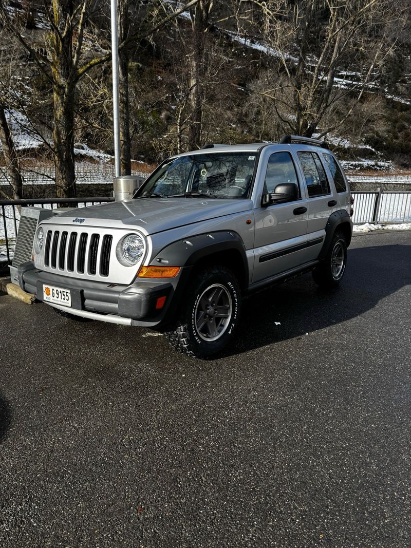 Jeep Cherokee 2005 - foto 1