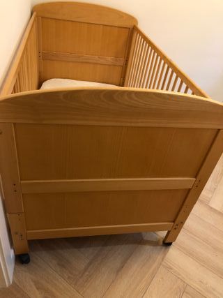 Cuna bebé de madera con colchón