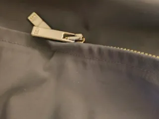 Parka color topo con capucha