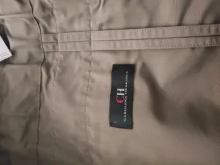 Parka color topo con capucha