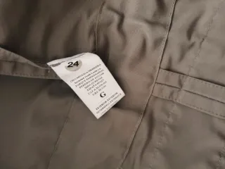 Parka color topo con capucha